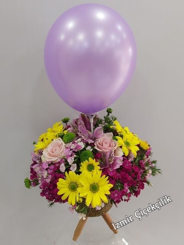 Ayaklı Vazoda Balonlu Kız Bebek Çiçeği